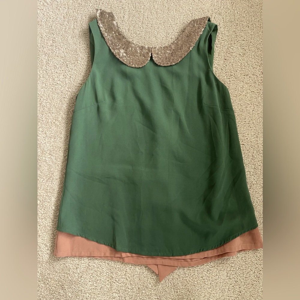 Sleeveless sequin collar top